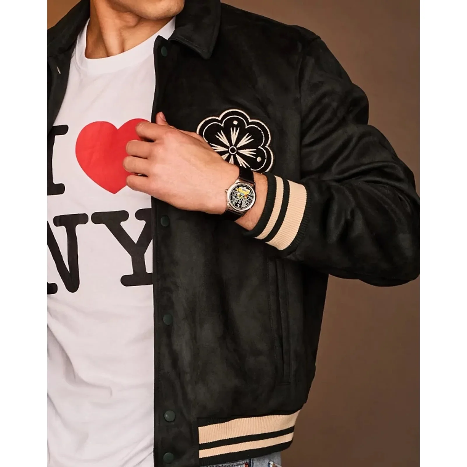Mickey Mouse and Pluto Take NYC Citizen Watch — EXTRA MAGIC MINUTES